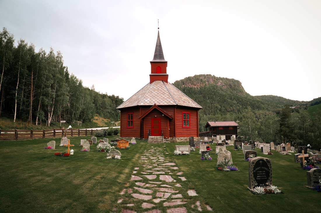 Iglesia de Boverdal Iglesias de madera más bonitas de Noruega