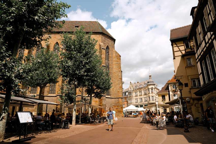 Place des Dominicains qué ver en colmar alsacia