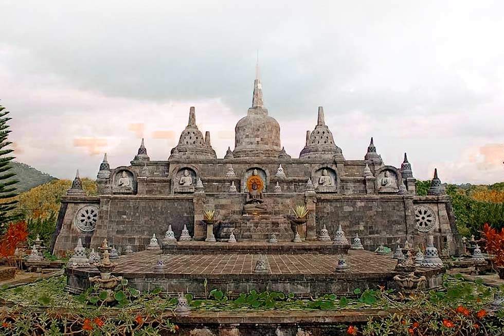 qué ver en Bali mejores templos más bonitos indonesia Brahma Vihara Arama