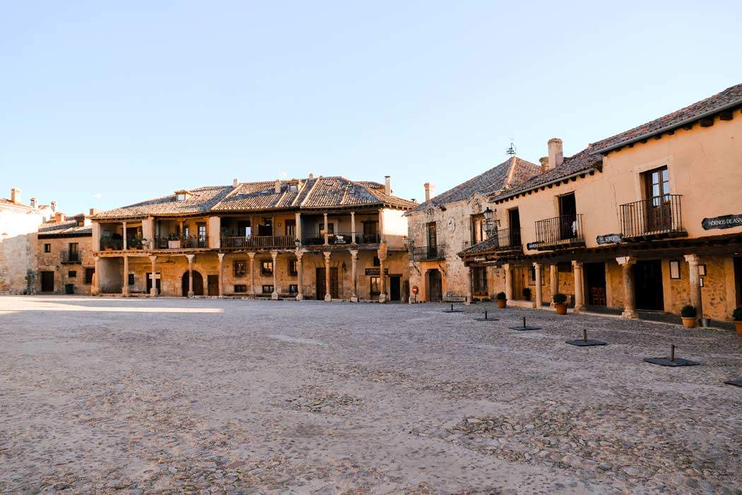 PUEBLOS MÁS BONITOS QUE VER EN SEGOVIA PROVINCIA QUÉ VER EN SEGOVIA Qué ver en PEDRAZA CASTILLA Y LEÓN Plaza Mayor