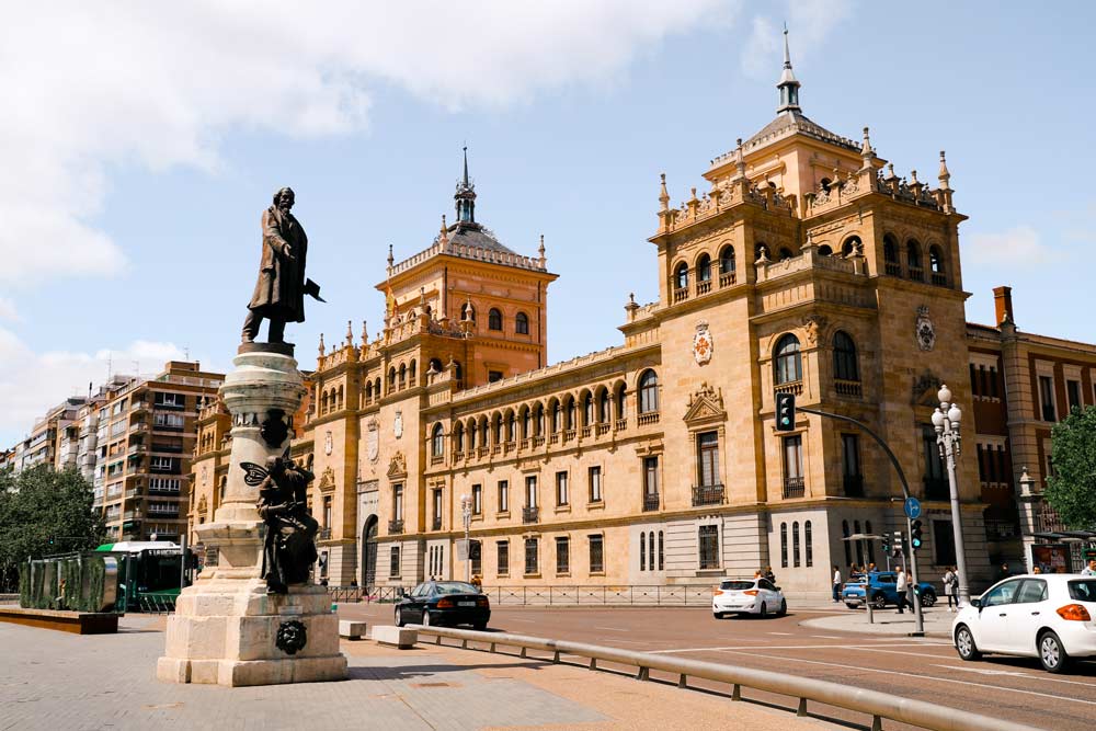 Qué ver en Valladolid Lugares más bonitos Castilla y León Plaza Zorrilla Academia de Caballería de Valladolid