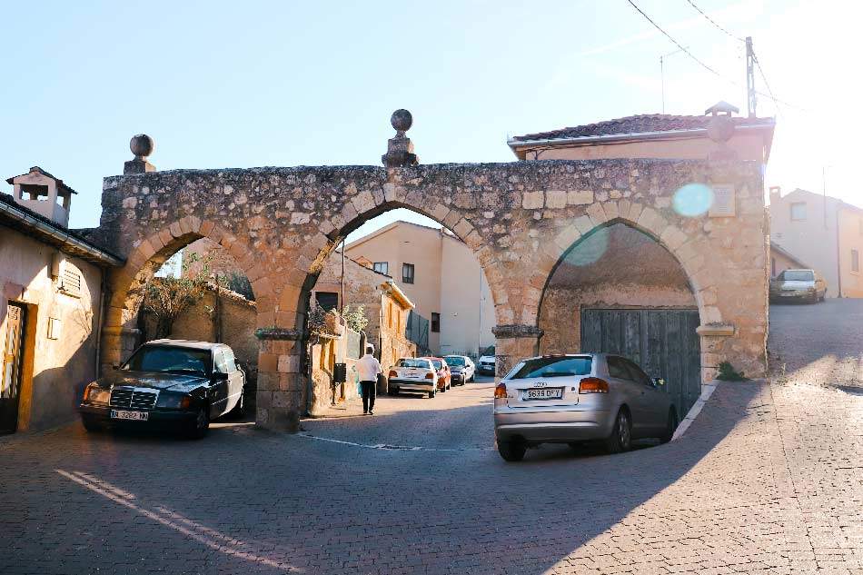 CASTILLA Y LEÓN PUEBLOS MÁS BONITOS QUE VER EN SEGOVIA PROVINCIA QUÉ VER EN SEGOVIA SEPÚLVEDA ARCOS DE LA JUDERÍA DE SEPÚLVEDA