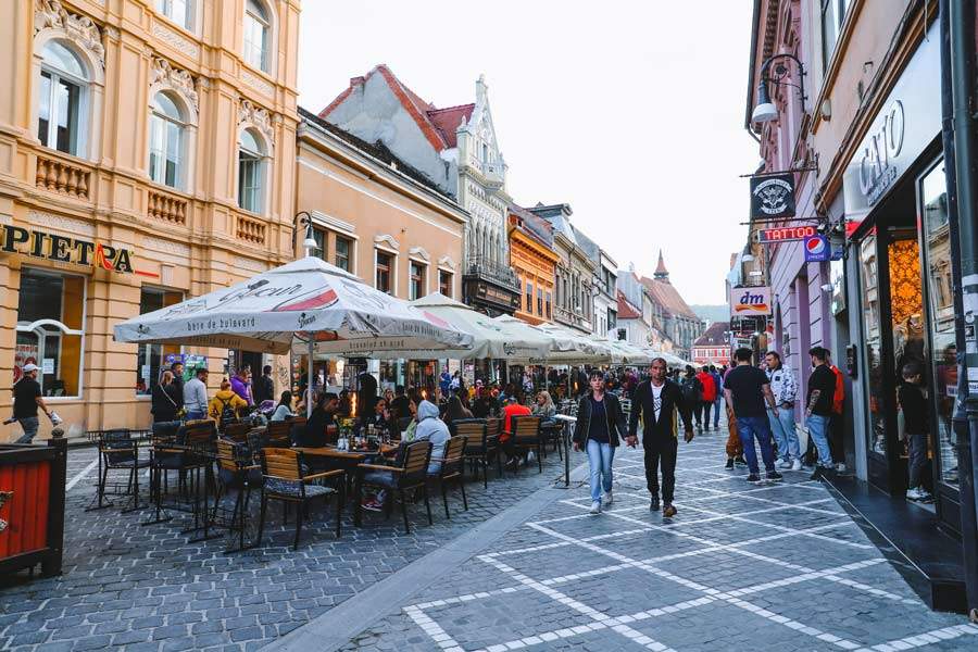 Strada Republicii Qué ver en Brasov ciudades más bonitas de Rumanía lugares más bonitos qué ver en Transilvania