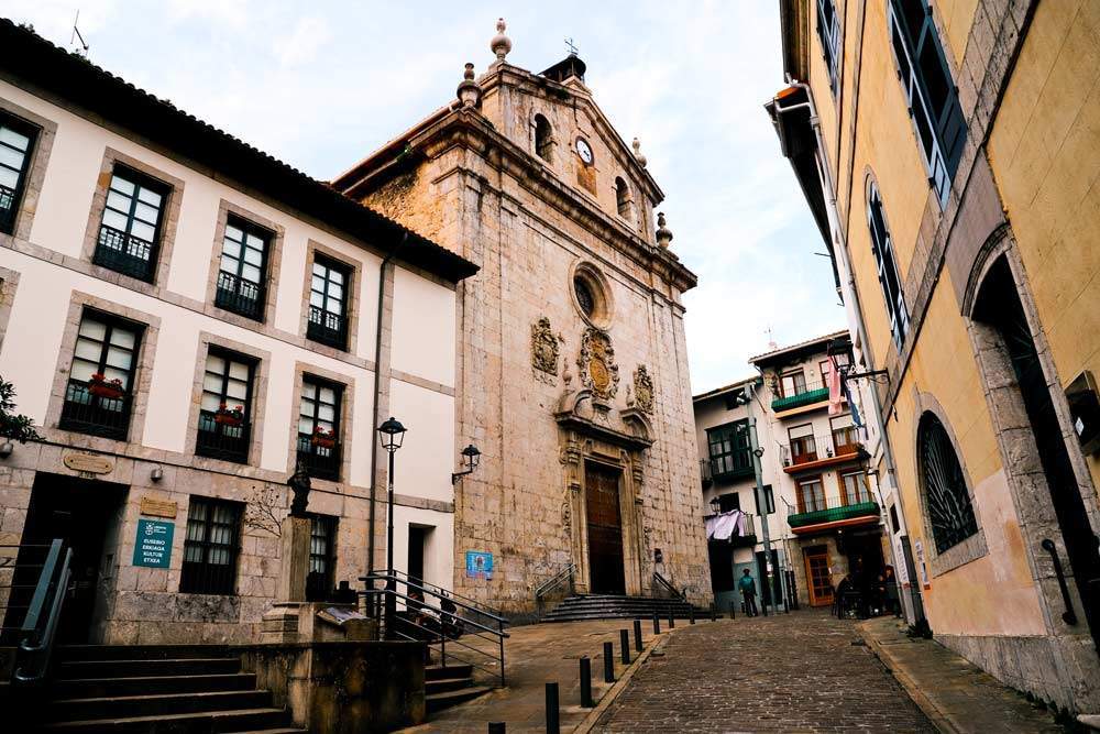 QUÉ VER EN LEKEITIO PUEBLOS MÁS BONITOS DE VIZCAYA BIZKAIA PUEBLOS BONITOS COSTA VIZCAÍNA QUÉ VER EN BIZKAIA QUÉ VER EN VIZCAYA QUÉ VER EN EUSKADI QUÉ VER EN EL PAÍS VASCO IGLESIA DE SAN JOSÉ