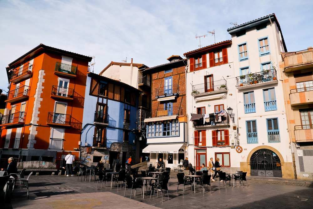 QUÉ VER EN MUTRIKU PUEBLOS MÁS BONITOS DE GUIPÚZCOA GIPUZKOA PUEBLOS BONITOS COSTA GUIPUZCOANA QUÉ VER EN GIPUZKOA QUÉ VER EN GUIPÚZCOA QUÉ VER EN EUSKADI QUÉ VER EN EL PAÍS VASCO MOTRICO BEHEKO PLAZA