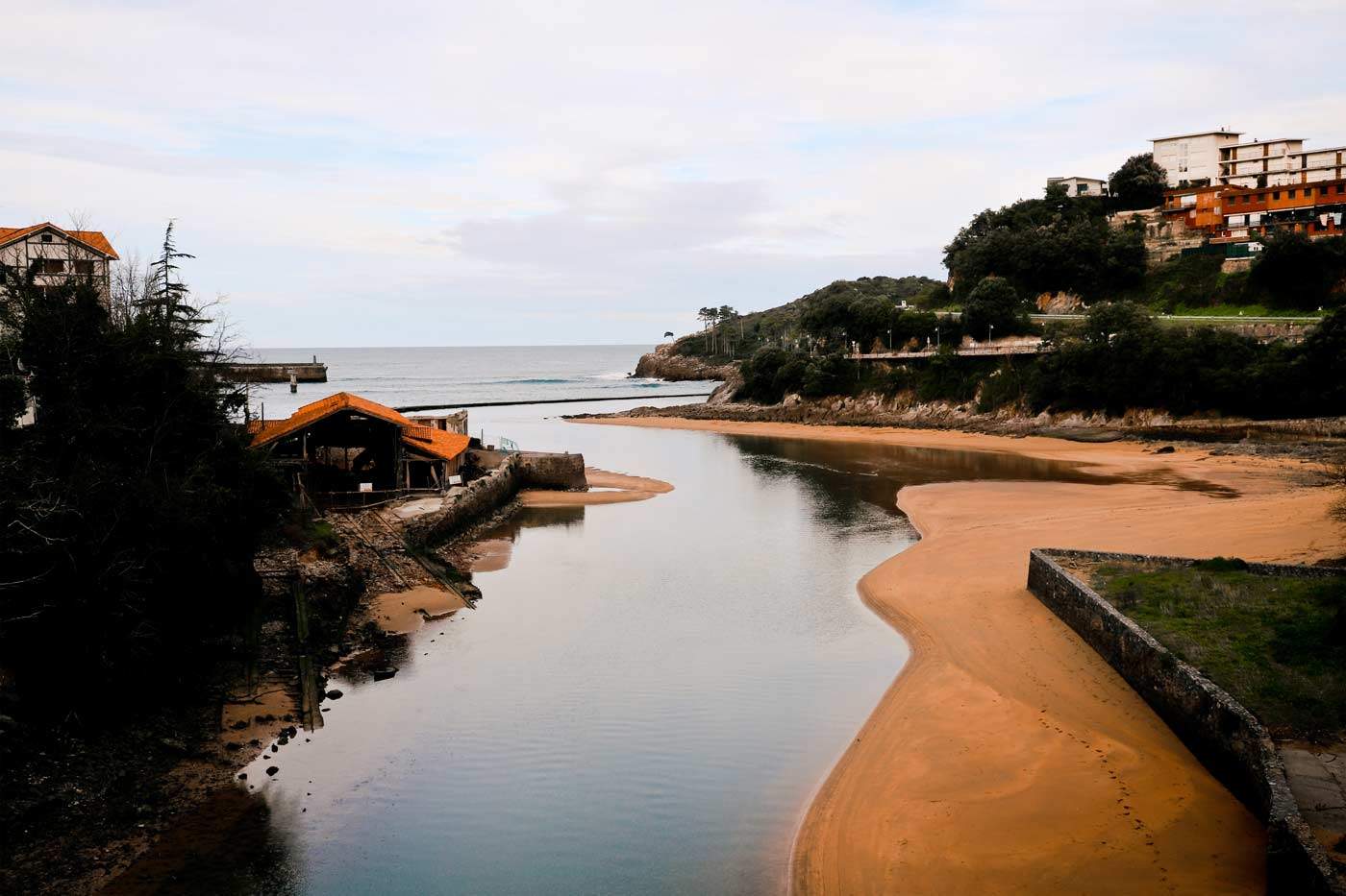 QUÉ VER EN LEKEITIO PUEBLOS MÁS BONITOS DE VIZCAYA BIZKAIA PUEBLOS BONITOS COSTA VIZCAÍNA QUÉ VER EN BIZKAIA QUÉ VER EN VIZCAYA QUÉ VER EN EUSKADI QUÉ VER EN EL PAÍS VASCO DESEMBOCADURA DEL RÍO LEA