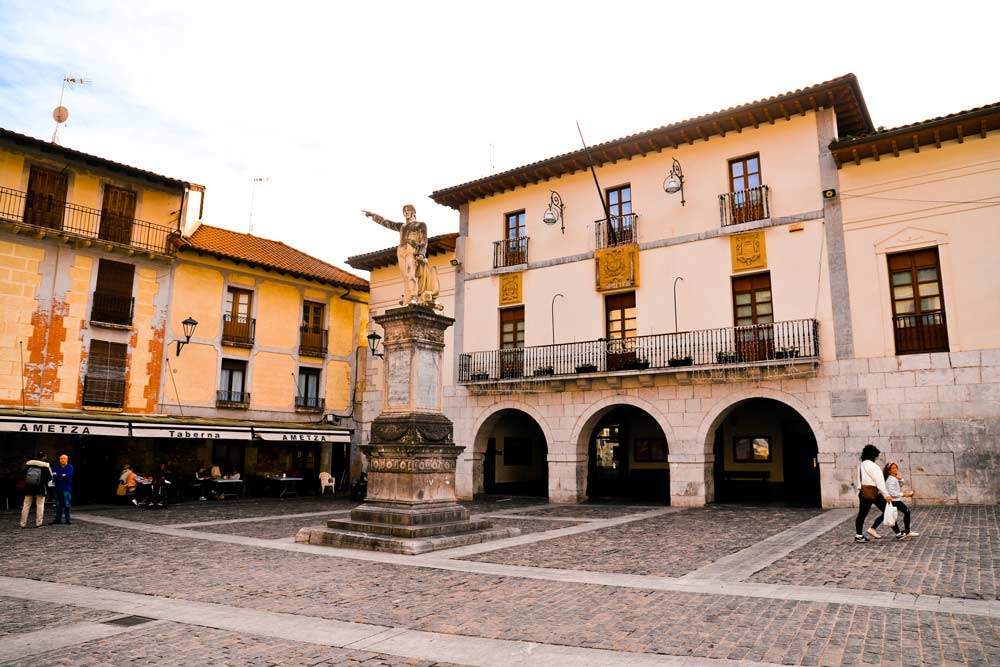 QUÉ VER EN MUTRIKU PUEBLOS MÁS BONITOS DE GUIPÚZCOA GIPUZKOA PUEBLOS BONITOS COSTA GUIPUZCOANA QUÉ VER EN GIPUZKOA QUÉ VER EN GUIPÚZCOA QUÉ VER EN EUSKADI QUÉ VER EN EL PAÍS VASCO MOTRICO PLAZA TXURRUKA