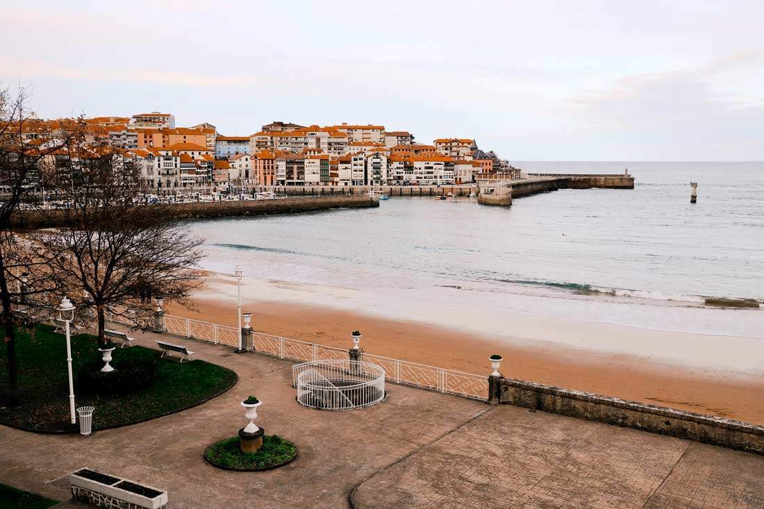 QUÉ VER EN LEKEITIO PUEBLOS MÁS BONITOS DE VIZCAYA BIZKAIA PUEBLOS BONITOS COSTA VIZCAÍNA QUÉ VER EN BIZKAIA QUÉ VER EN VIZCAYA QUÉ VER EN EUSKADI QUÉ VER EN EL PAÍS VASCO PLAYA DE ISUNTZA